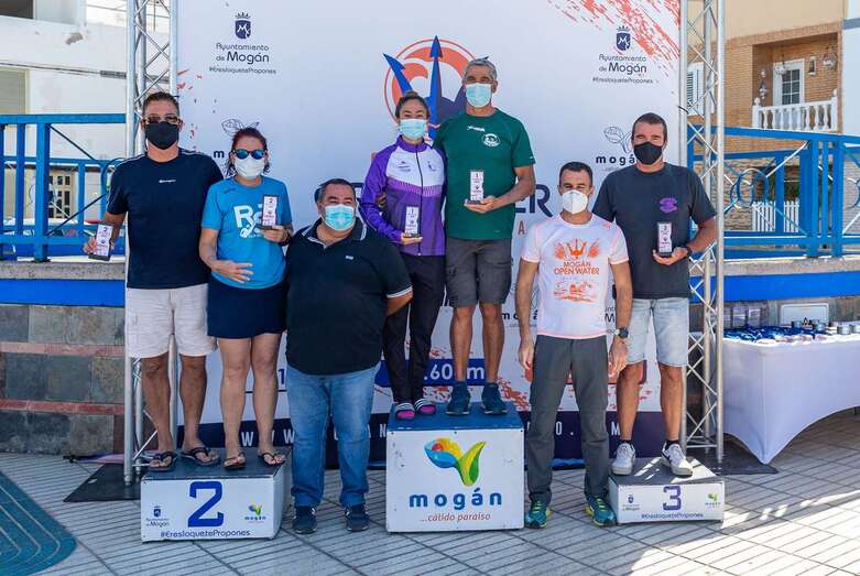Ainhoa Santana en el podio junto a los ganadores de la categoría masculina/TA.